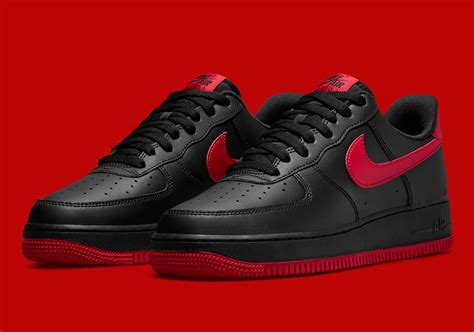 nike air force 1zwart rood|zwarte air force 1.